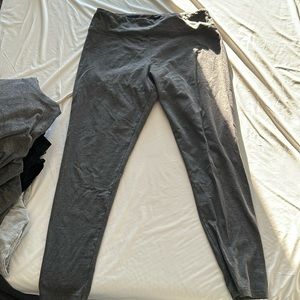 gray aerie yoga pants
